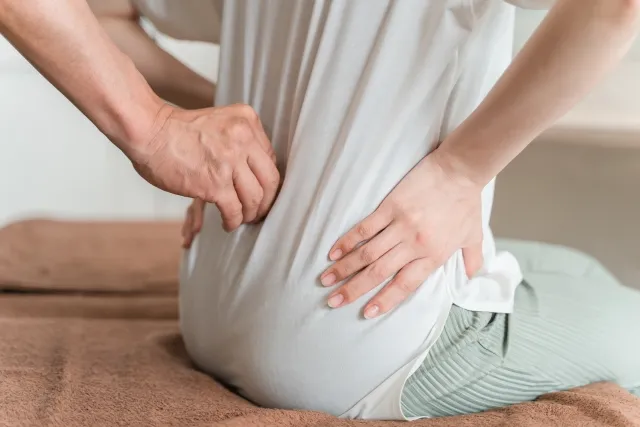 OSHIRO BODY SCAN STUDIOでの反り腰・猫背改善：無理な刺激を与えず体のバランスを整えるソフトな施術